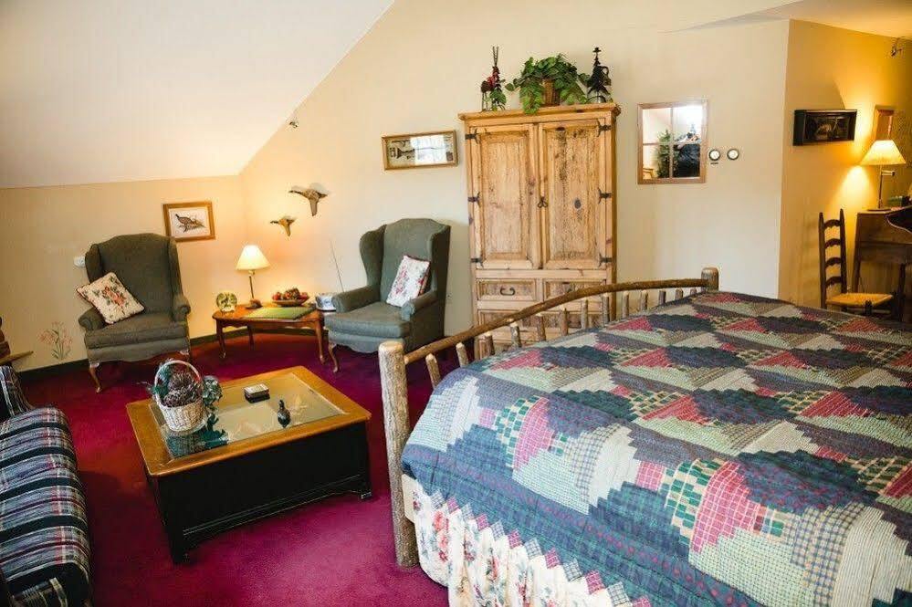 Rosewood Country Inn Bradford Экстерьер фото